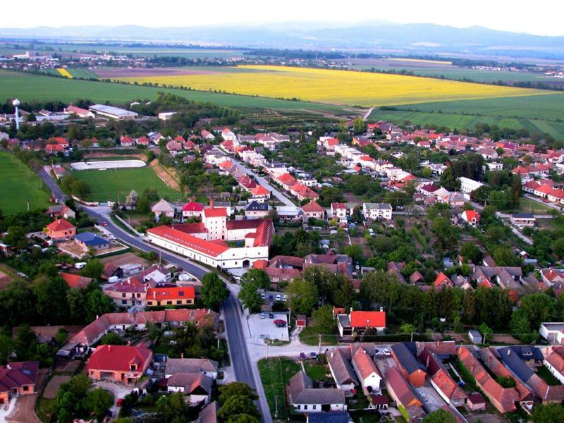 Chateau Krakovany 외부 사진