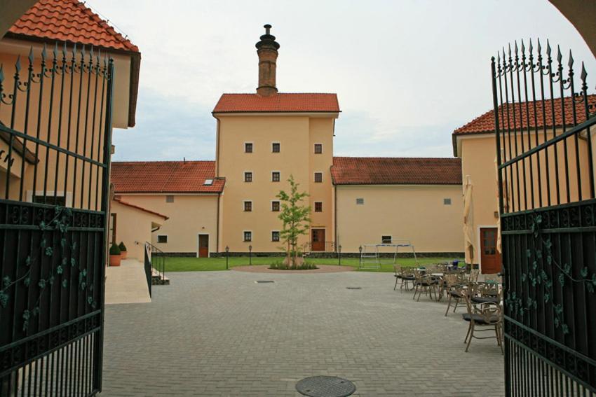 Chateau Krakovany 외부 사진