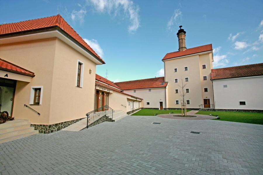 Chateau Krakovany 외부 사진