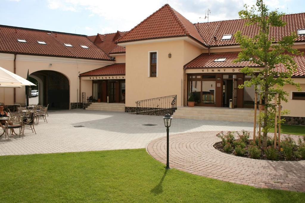 Chateau Krakovany 외부 사진