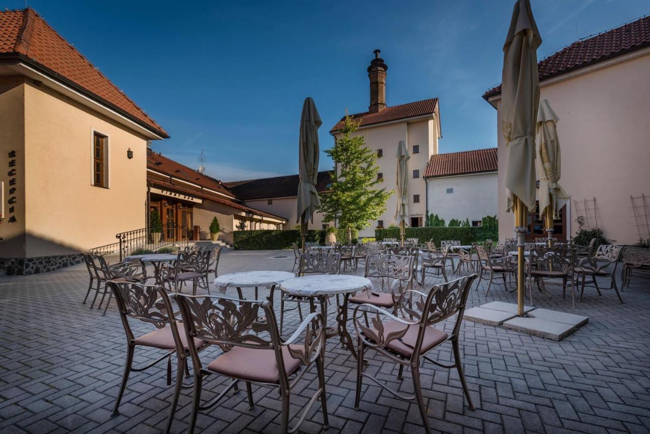 Chateau Krakovany 외부 사진
