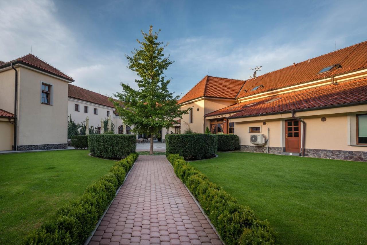 Chateau Krakovany 외부 사진