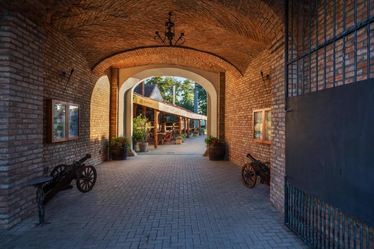 Chateau Krakovany 외부 사진