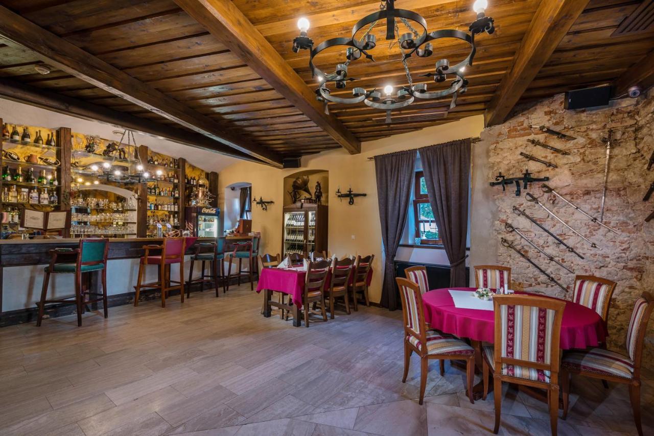Chateau Krakovany 외부 사진