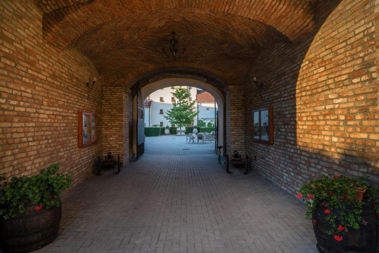 Chateau Krakovany 외부 사진