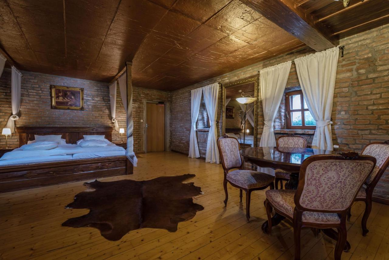 Chateau Krakovany 외부 사진